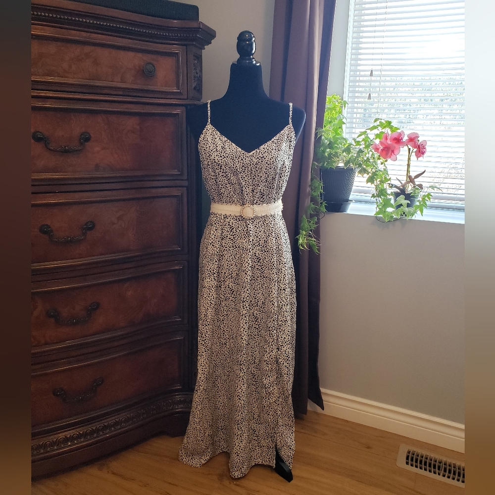 COPY - White spotted V neck L/XL Maxi Dress with Side slit